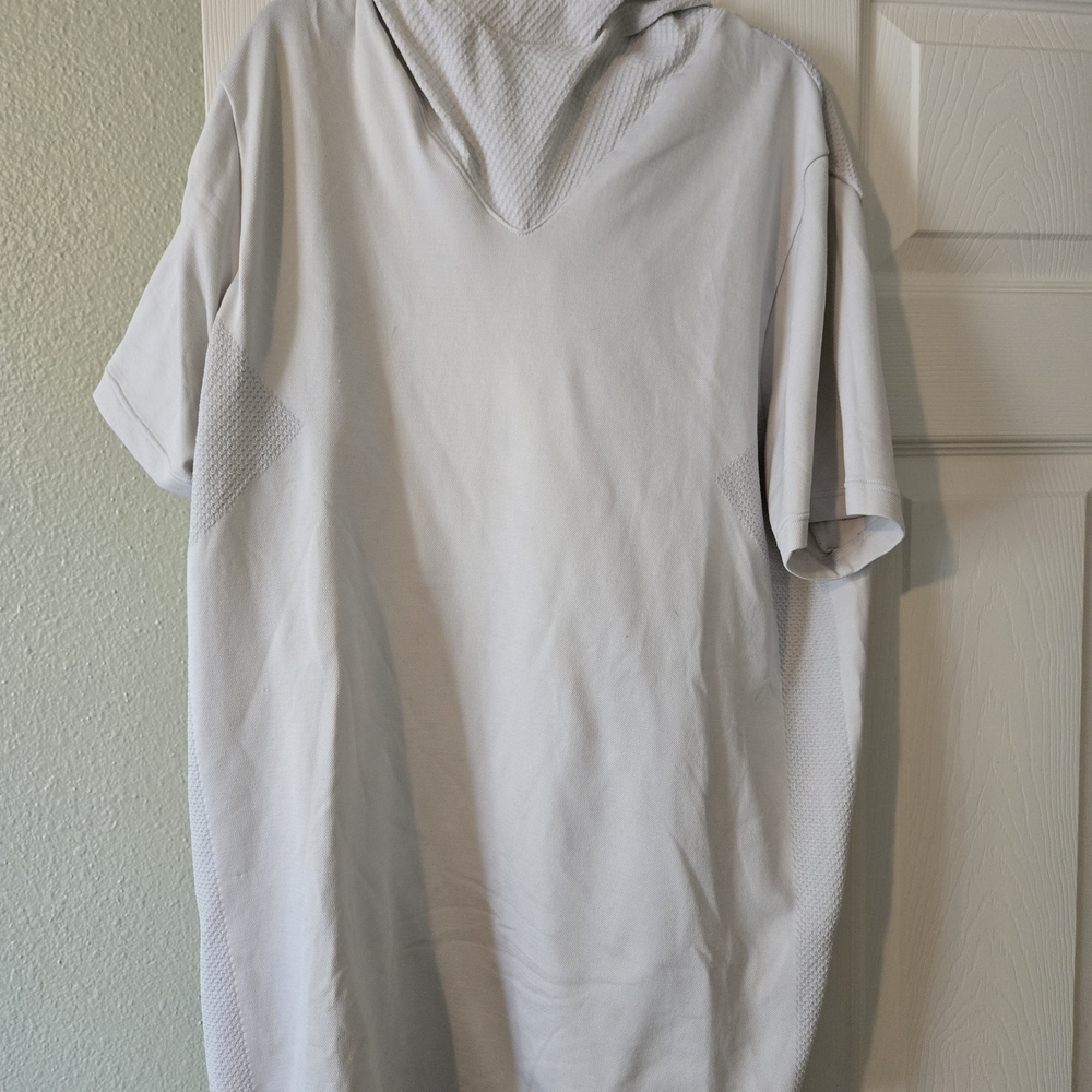 Under Armour Men's White Short Sleeve Shirt